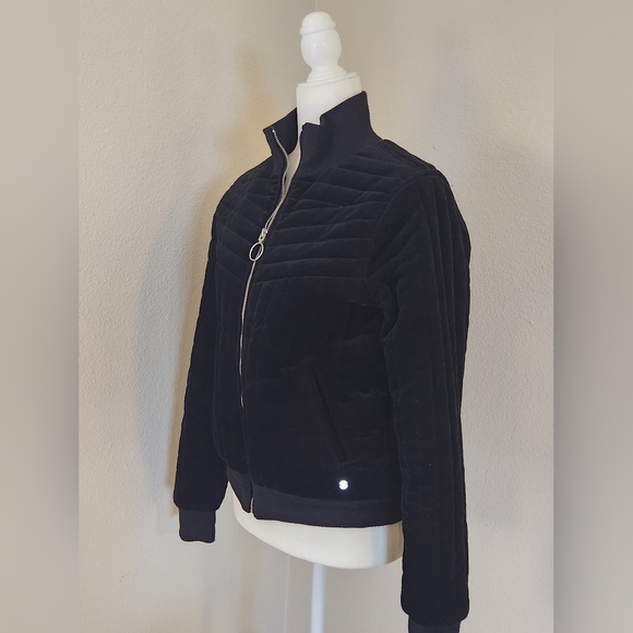 Black Quilted Velvet Bomber Jacket w/Red Satin interior - Volcom - Chunky zipper - Picture 6 of 15